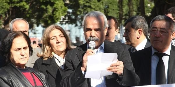 Emekliler maaş zamlarını protesto etti
