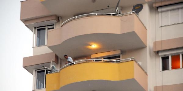Sevgilisini balkondan atmakla suçlanan işadamının yargılanmasına başlandı