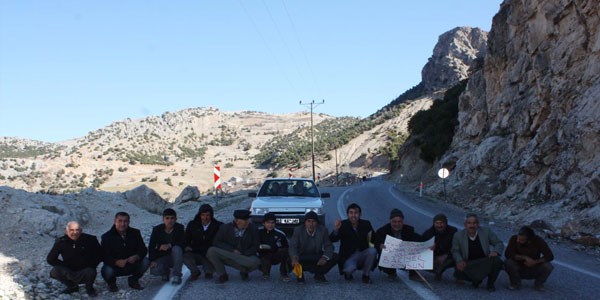 Adıyaman'da köylülerin yol eylemi