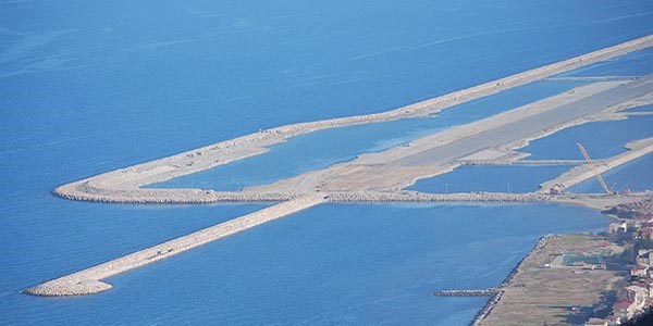 Deniz üzerine kurulan havalimanı daha ucuza mal oldu
