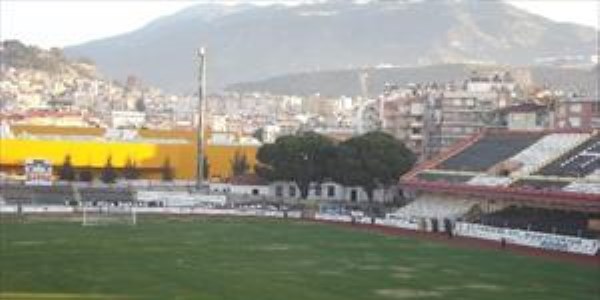 Adnan Menderes Stadında zemine tepki