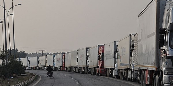 �psala'da 16 kilometrelik kuyruk