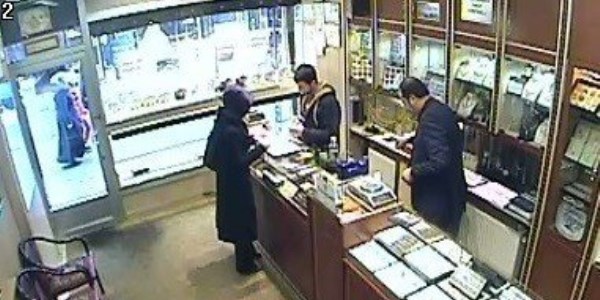 Kuyumcudan hırsızlık güvenlik kameralarına yansıdı