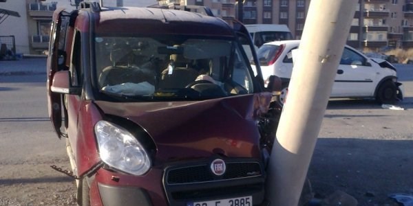Afyonkarahisar'da trafik kazas�: 4 yaral�