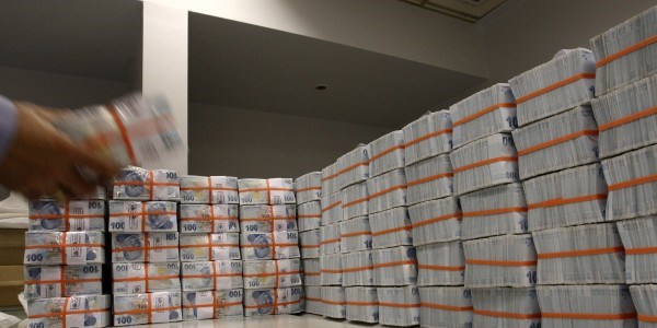 100 bin liral�k kredinin ayl�k taksiti 160 lira artt�