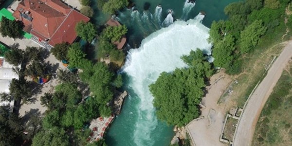 Alkollü şahıs kayalıklara düşerek hayatını kaybetti
