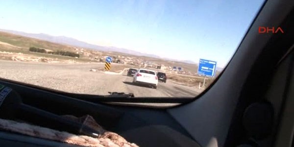 Muhabir kendi kaza g�r�nt�s�n� �ekti