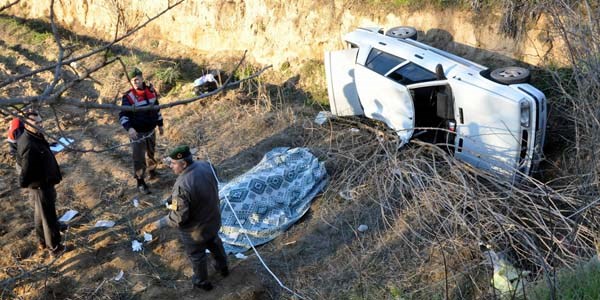 Umre dönüşü kazada hayatını kaybetti
