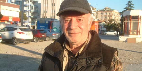 Burhaniye'de emekli albay kansere çare arıyor