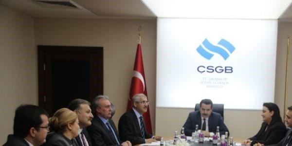 Faruk Çelik'ten fazla mesai mesajı