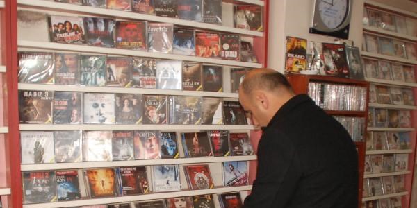 Gölcük'te 10 bin adet korsan cd ele geçirildi