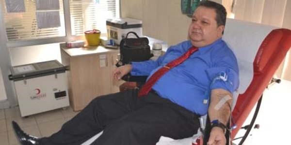 Vali yardımcısı 80 kez kan bağışında bulundu