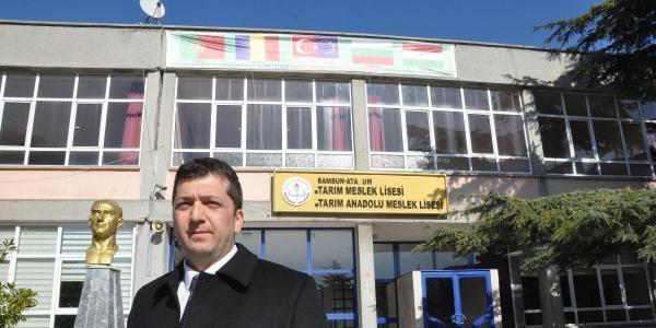 Cami için okulun tahliye edilmesi kararı geçici olarak durduruldu
