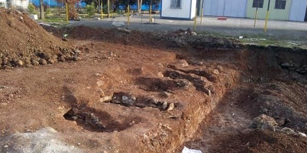 Askeri kışlada 6 mezar bulundu!