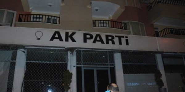 Ak Parti ilçe binasına bombalı saldırı