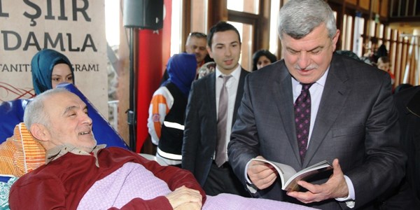 Engelli yazar hayata �iirlerle tutundu