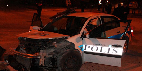 Polis aracı kaza yaptı: 2'si polis 4 yaralı