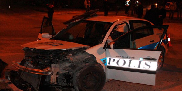 Polis arac kaza yapt: 2'si polis 4 yaral