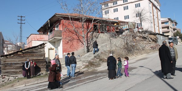 Bakent'te iki katl evde yangn: 2 yaral