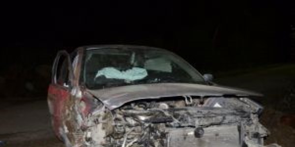 K�pe�e �arpmamak i�in kaza yapt�: 3 yaral�