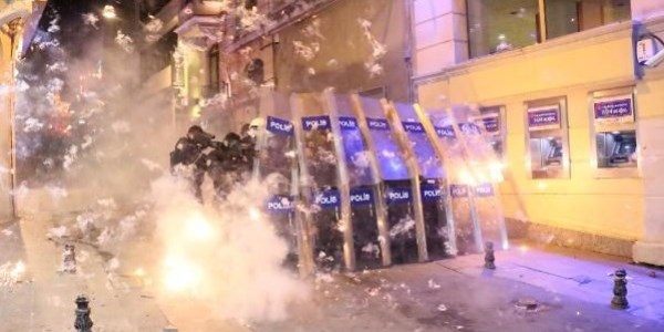 Gezi Parkı kapatıldı