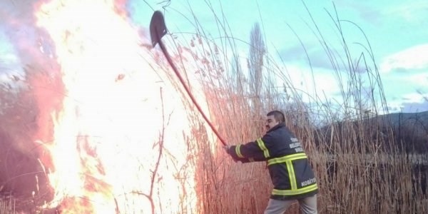 Hisarc�k'ta arazi yang�n�