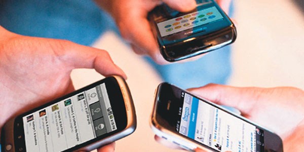 Telefon satışları yarı yarıya düştü