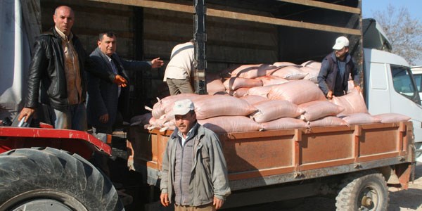 Osmaneli'deki çiftçilerin toz biber satış sevinci