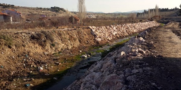 Gediz Çayı'na istinat duvarı
