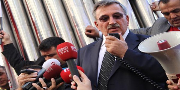 Bostan: Akademik ve idari personel kan ağlıyor
