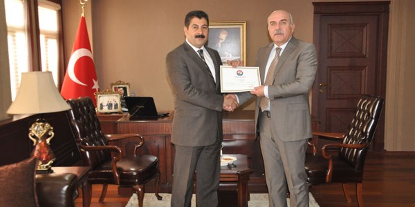 Şırnak Valisi Hasan İpek İŞKUR Müdürlüğüne başarı belgesi verdi