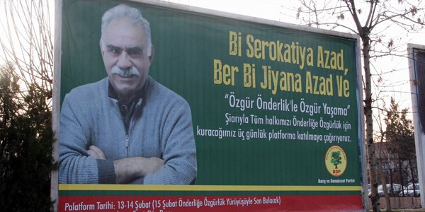 BDP, Diyarbakır'da Öcalan'ın fotoğrafını bilboardlara astı
