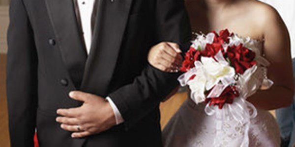 Ayn� e�le evlenene '�eyiz paras�' yok