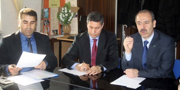Vali'den 'öğretmenlere güler yüz' uyarısı