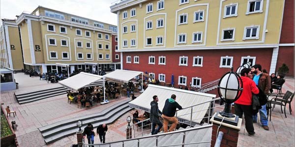 Deneyimli 'yeni mezunlar' yeti�tiriyor