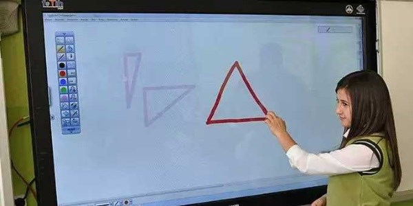 Eski okula ak�ll� tahta izne tabi