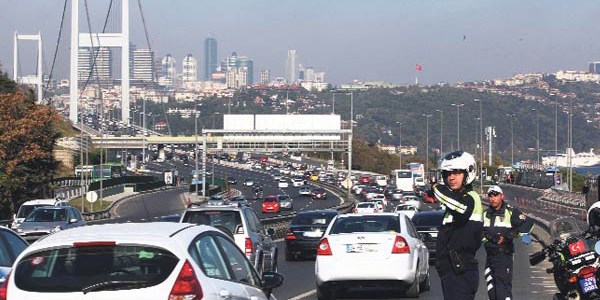 İstanbul'da polise emniyet şeridi talimatı