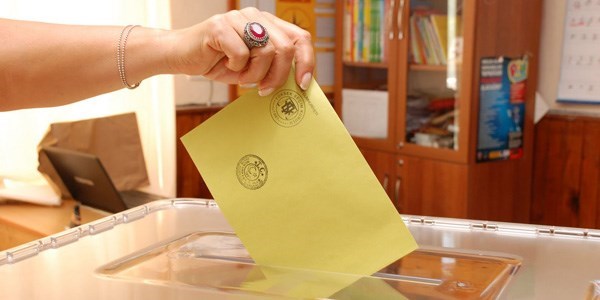 Seçim anketlerinde vatandaş yönlendiriliyor mu?