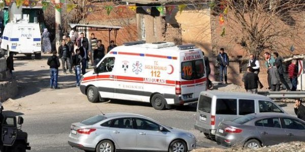 Ellerinde bomba patlayan 2 kişi ağır yaralandı