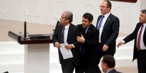 Meclis'te yüksek tansiyon!