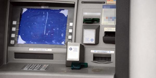 ATM'de kart kopyalama düzeneği bulundu