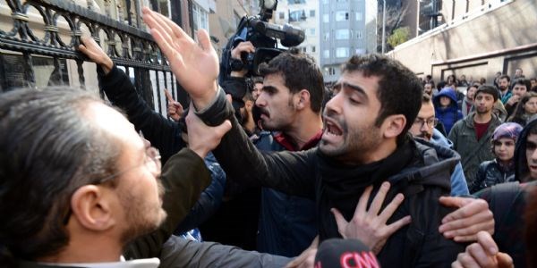Marmara Üniversitesi önünde arbede/ Video