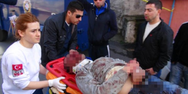 Polislere bıçaklı saldırı: 1 şehit/Video