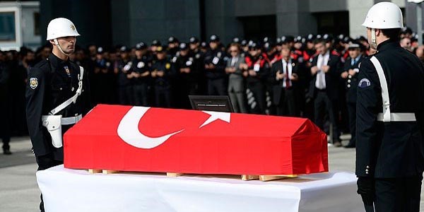 Şehit polis memuru son yolculuğuna uğurlandı/ Video