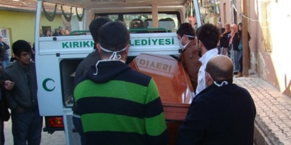 Tacizden açığa alınan öğretmen evinde ölü bulundu