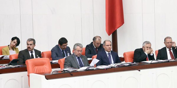 Hükümetin uygun gördüğü acil konular 'torba'da