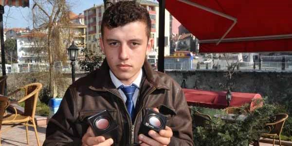 İnternetten cep telefonu aldı, hoparlör geldi!