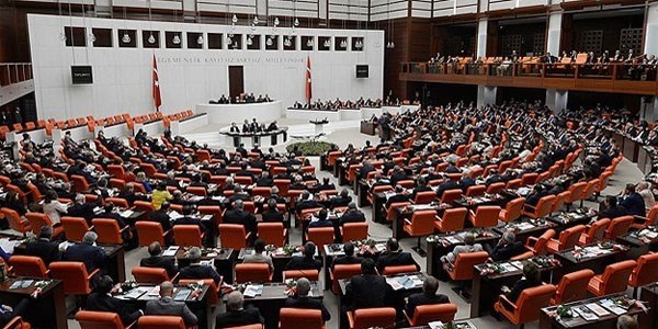 Yeni Demokratikleşme Paketi yasalaştı