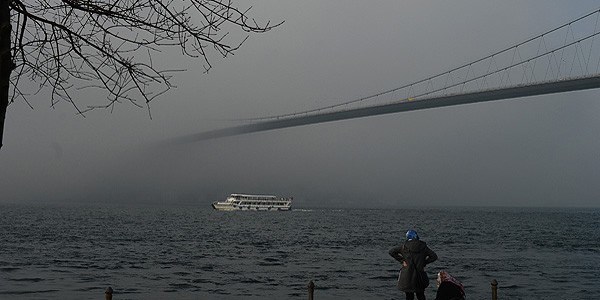 Sis boğazı yine gemi trafiğine kapattırdı