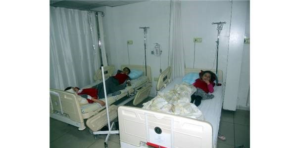 22 öğrenci yedikleri şekerden zehirlendi